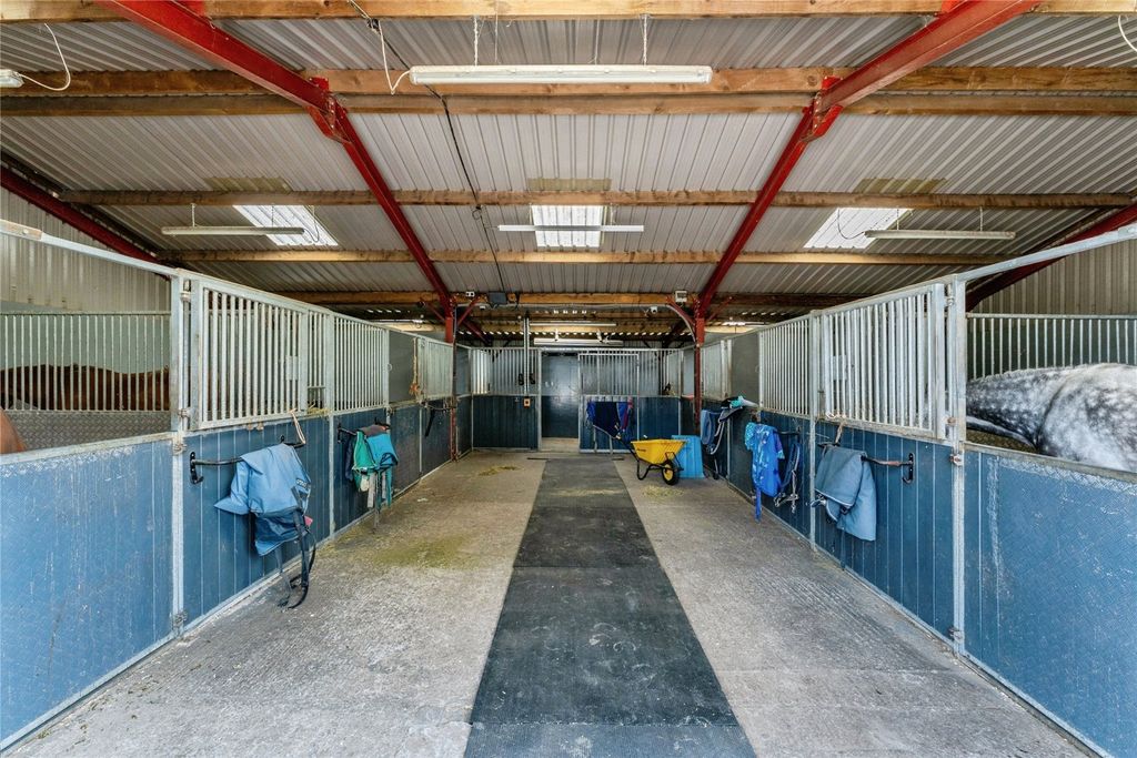 Property photo 2 of 33 Stables