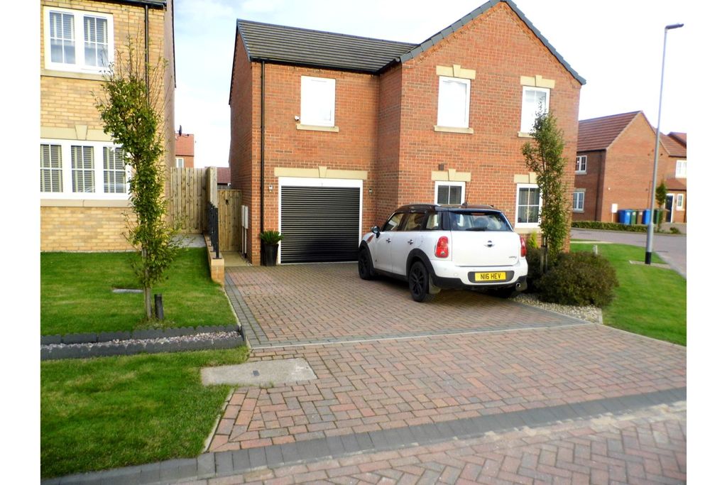 Property photo 2 of 15 Driveway
