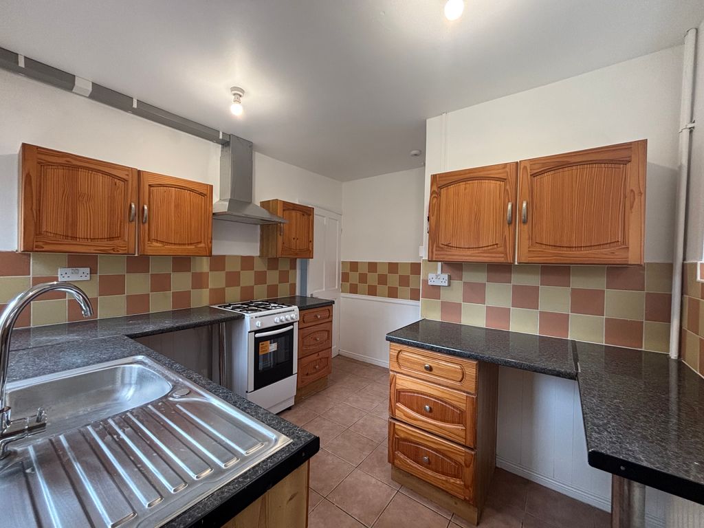 Property photo 2 of 17 Fitted Kitchen