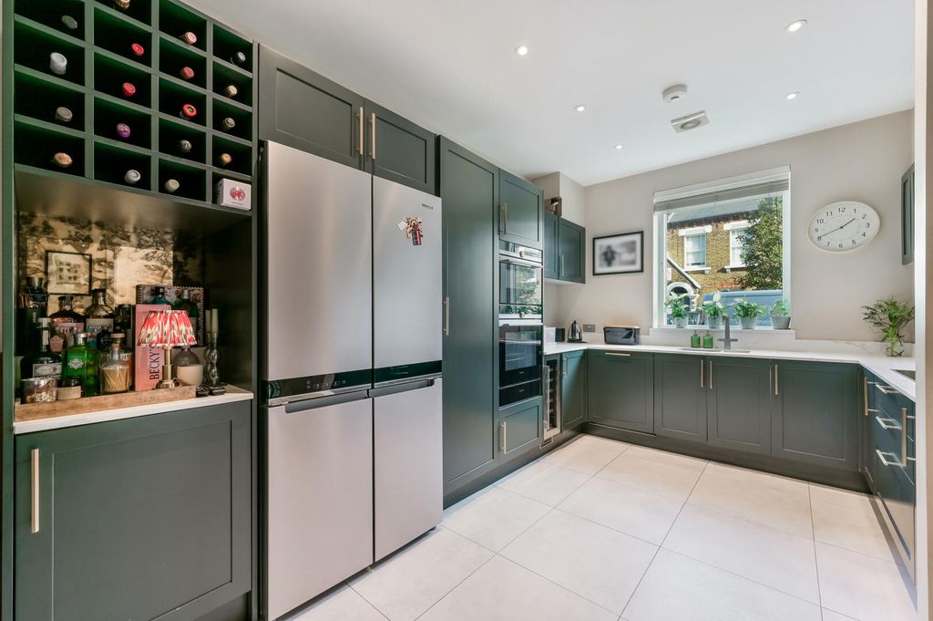 Property photo 3 of 12 Kitchen