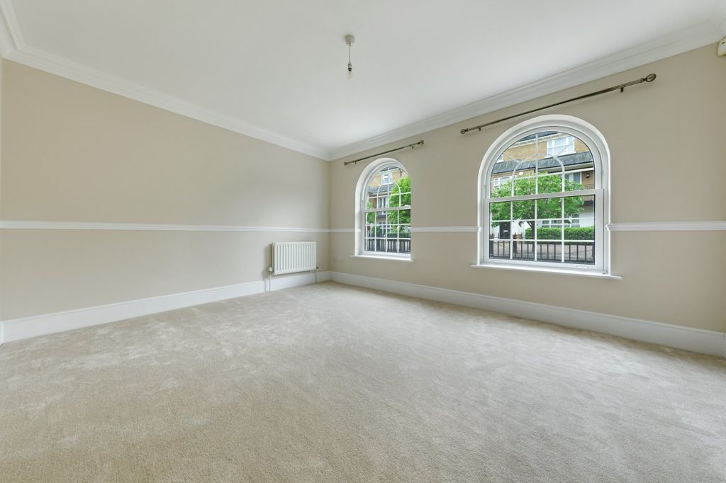 Property photo 2 of 19 Picture No. 12