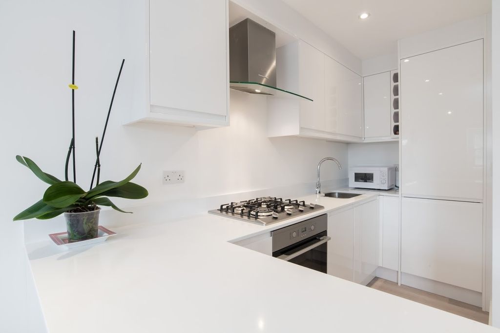 Property photo 3 of 12 Kennington Road