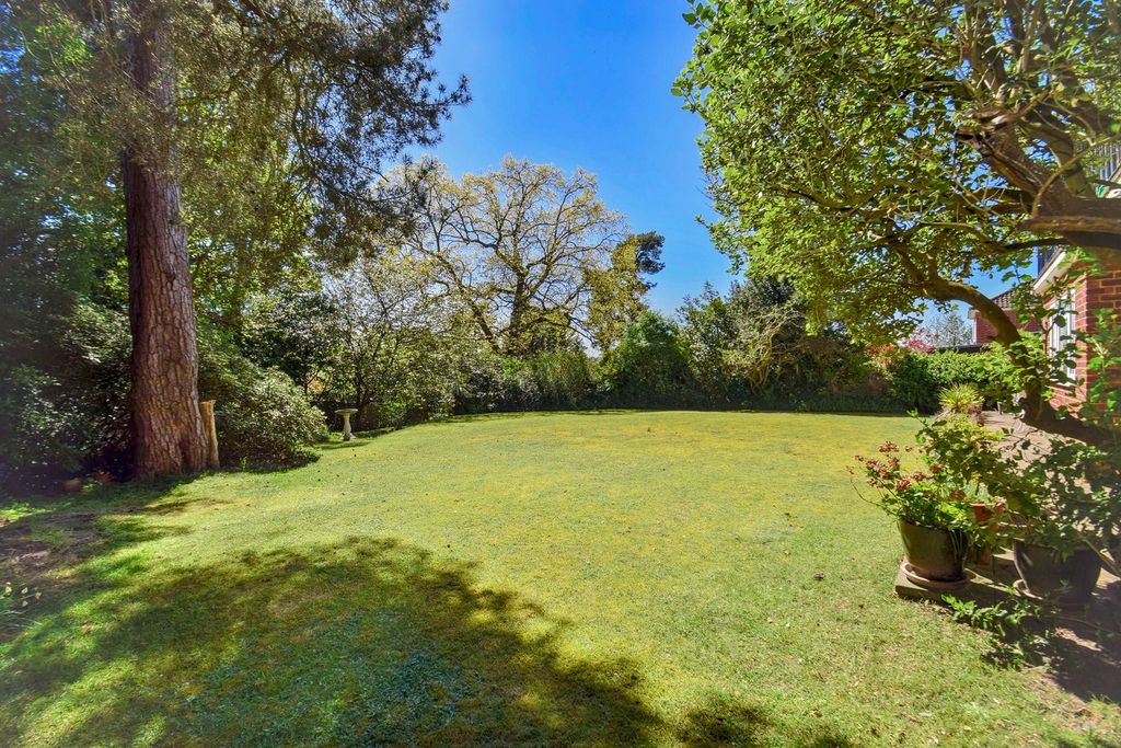 Property photo 2 of 32