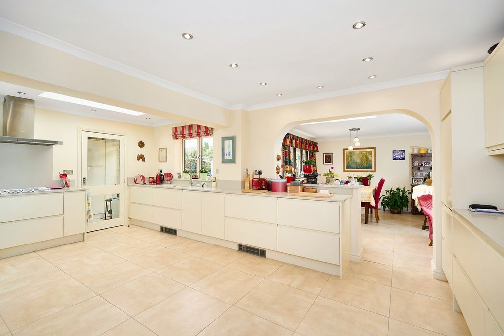 Property photo 2 of 22
