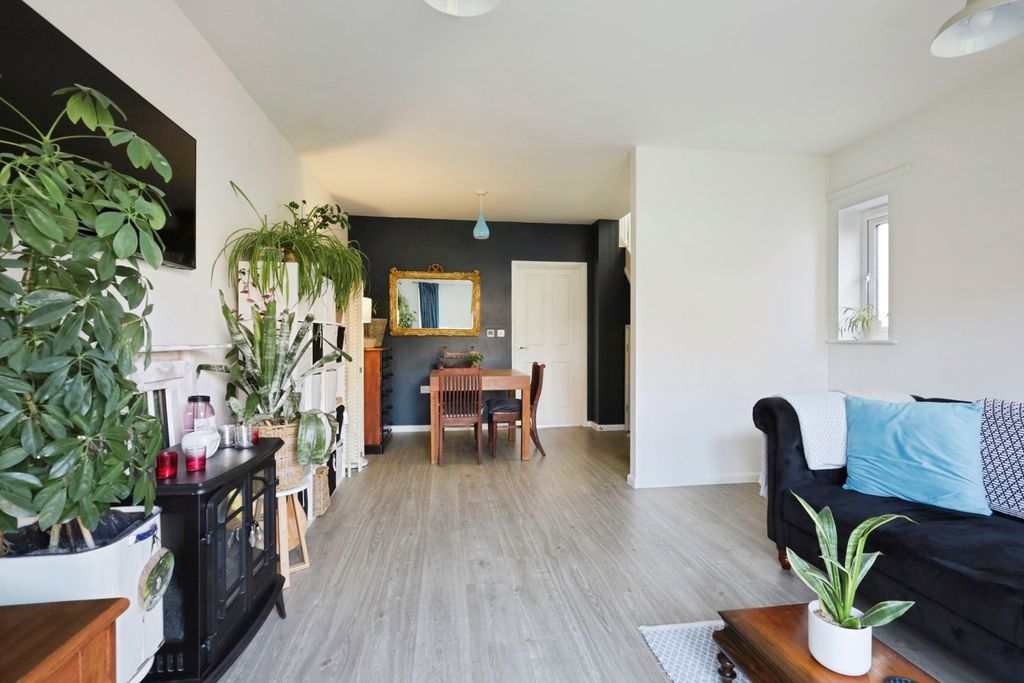 Property photo 3 of 17 Photo