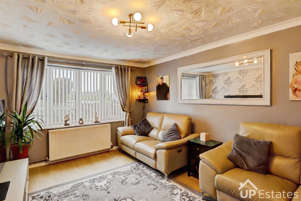 Property photo 3 of 16 Living Room