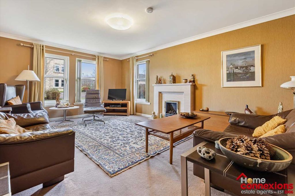 Property photo 2 of 22 Lounge (1)