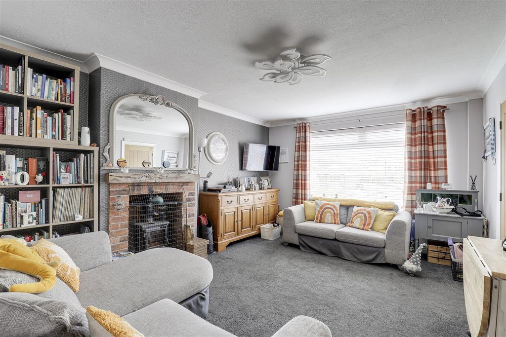 Property photo 2 of 18 5194.Jpg