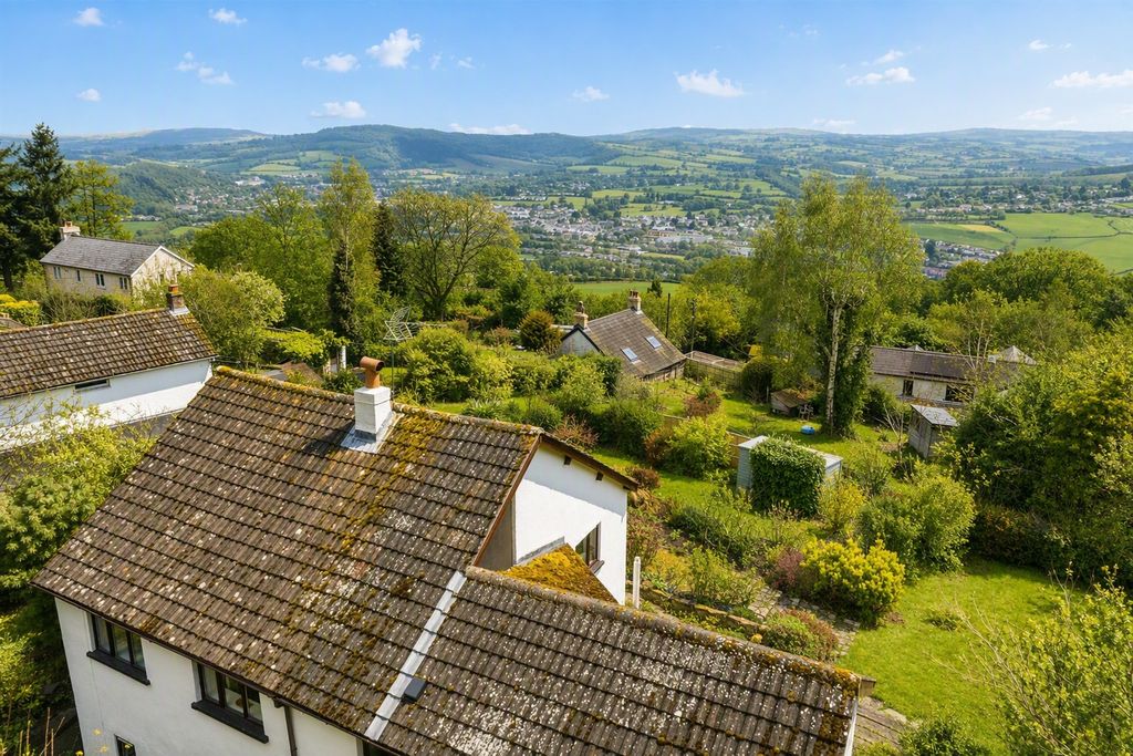 Property photo 2 of 33