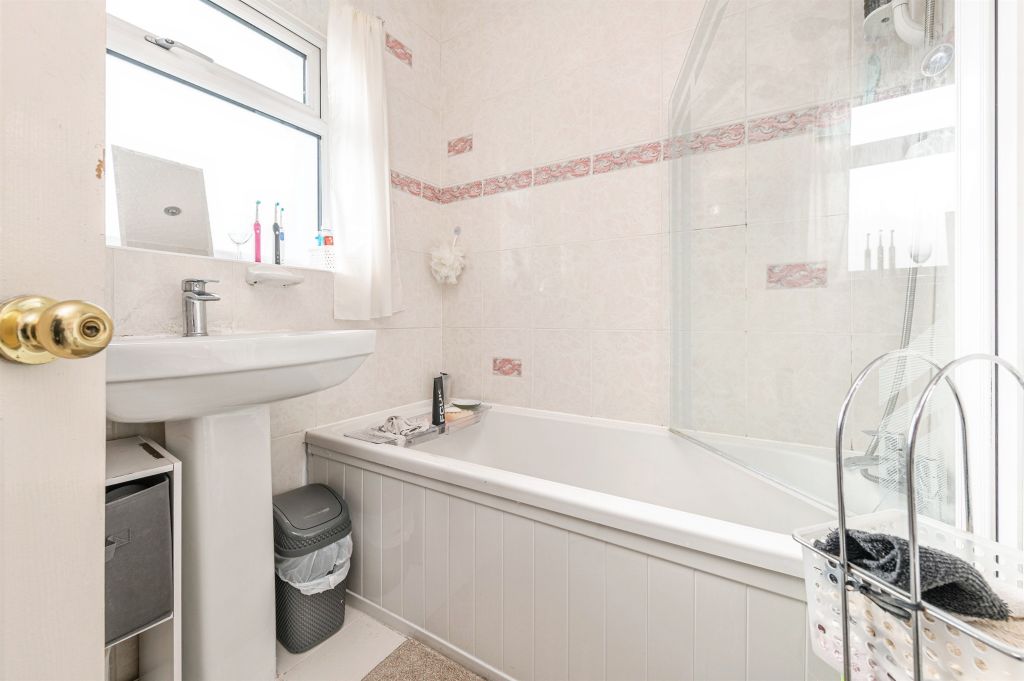 Additional image 8 of 3 bed semi-detached house for saleByron Grove, Dewsbury WF13