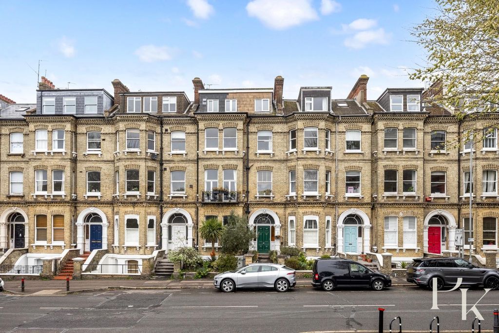 Property photo 1 of 18