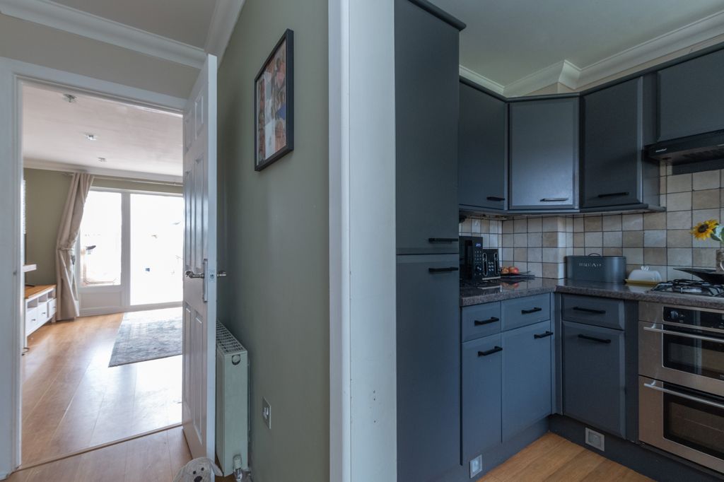 Property photo 3 of 14