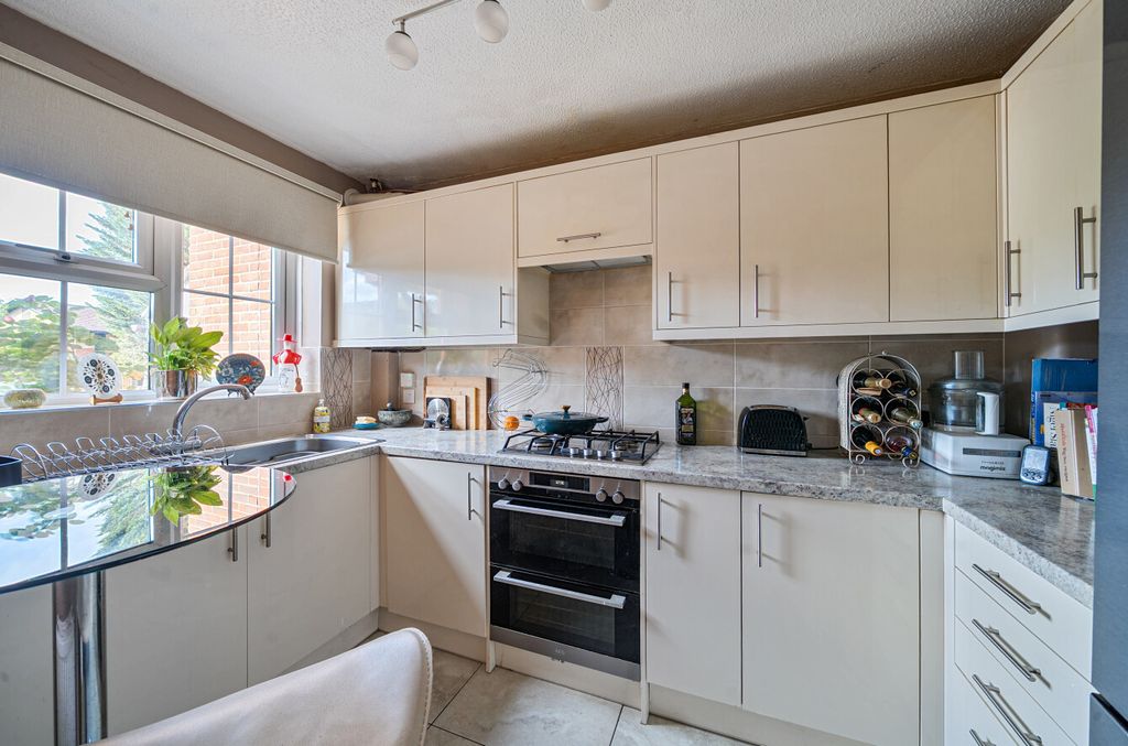 Property photo 3 of 17 32-6A86c924B4100-...