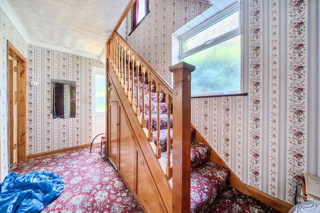 Property photo 2 of 12 1484221-9-6A3Cfced3Ad33.Jpg