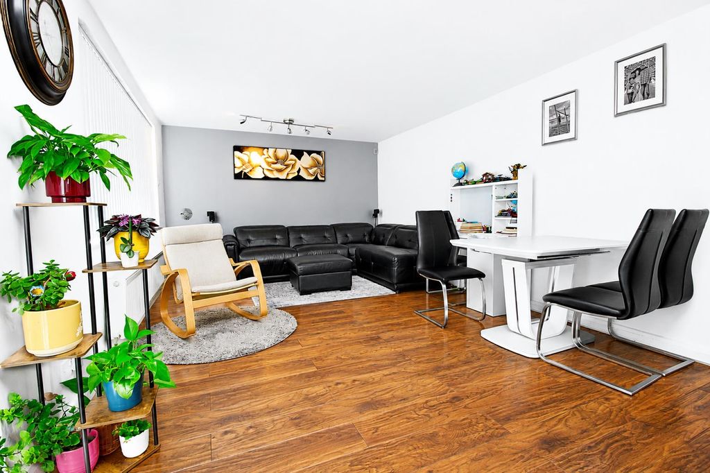 Property photo 3 of 17 3.Png