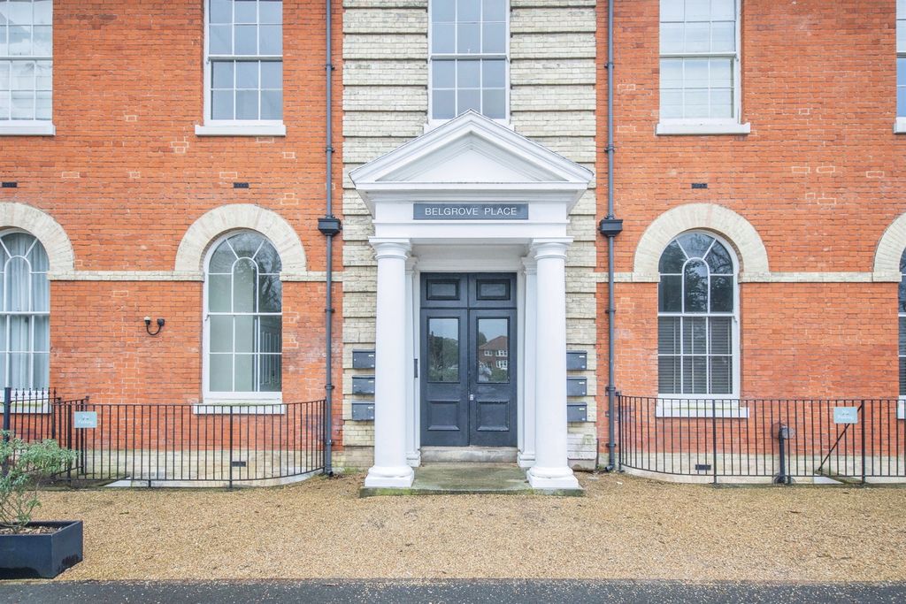 Property photo 2 of 20