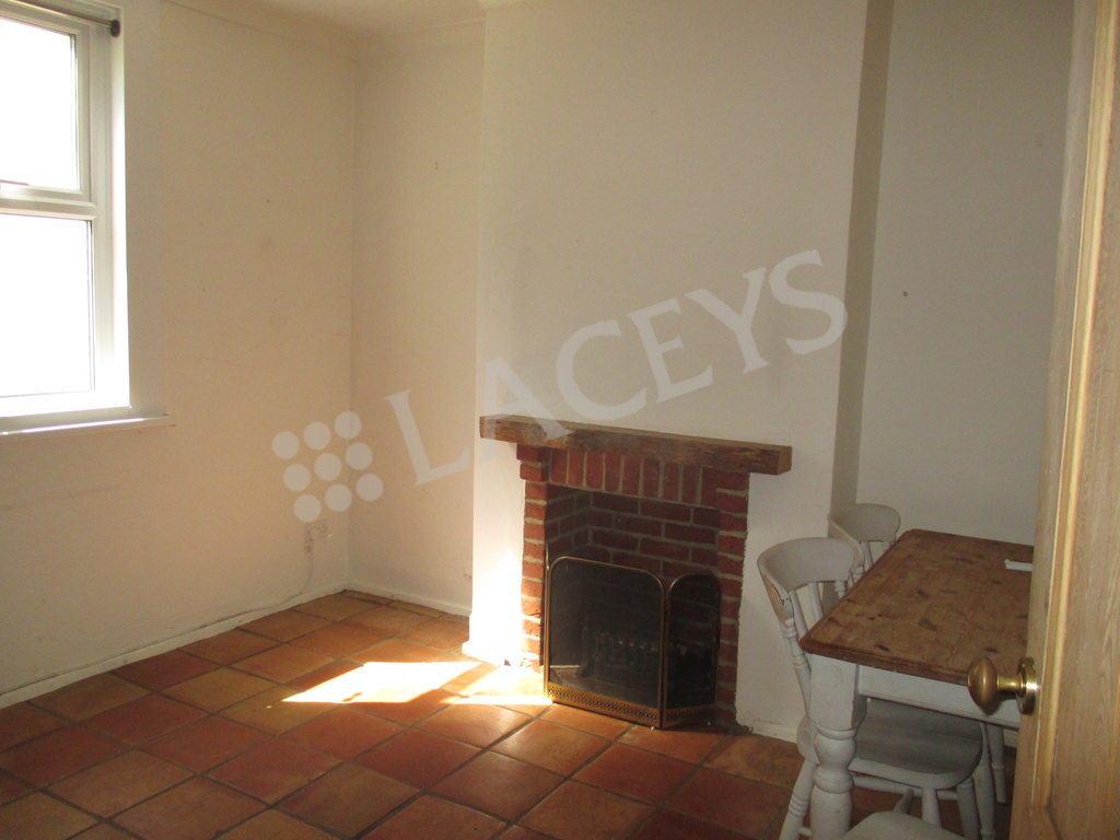 Property photo 3 of 12 Add Logo To Photos (23)