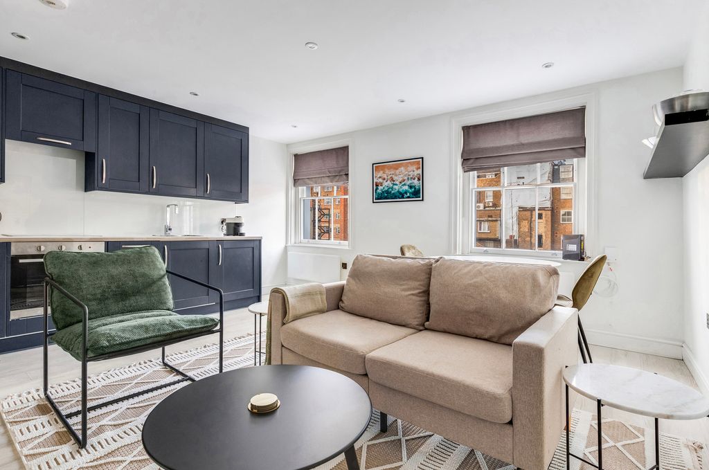 Property photo 1 of 20 Living Room