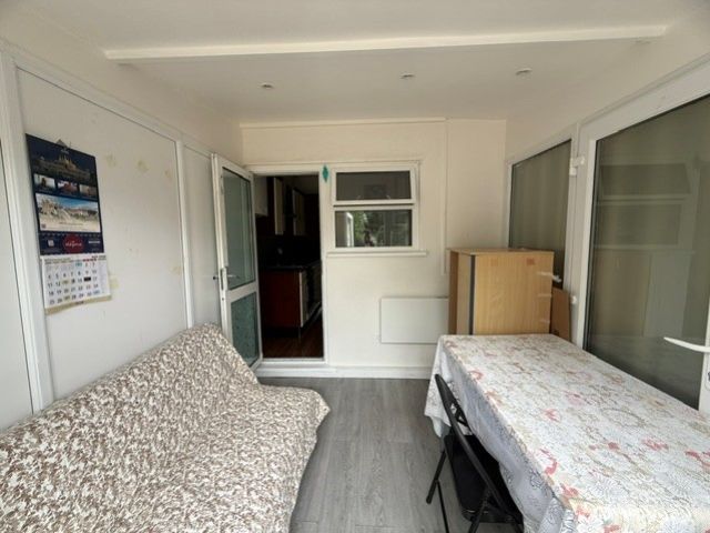 Property photo 3 of 6 1