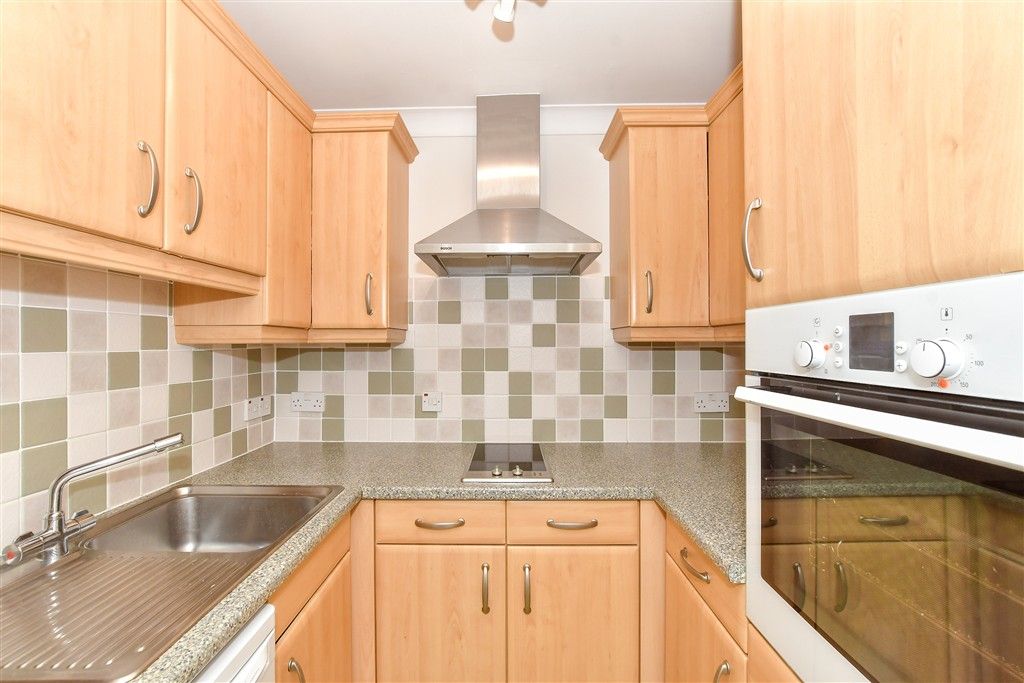 Property photo 3 of 9 Kitchen