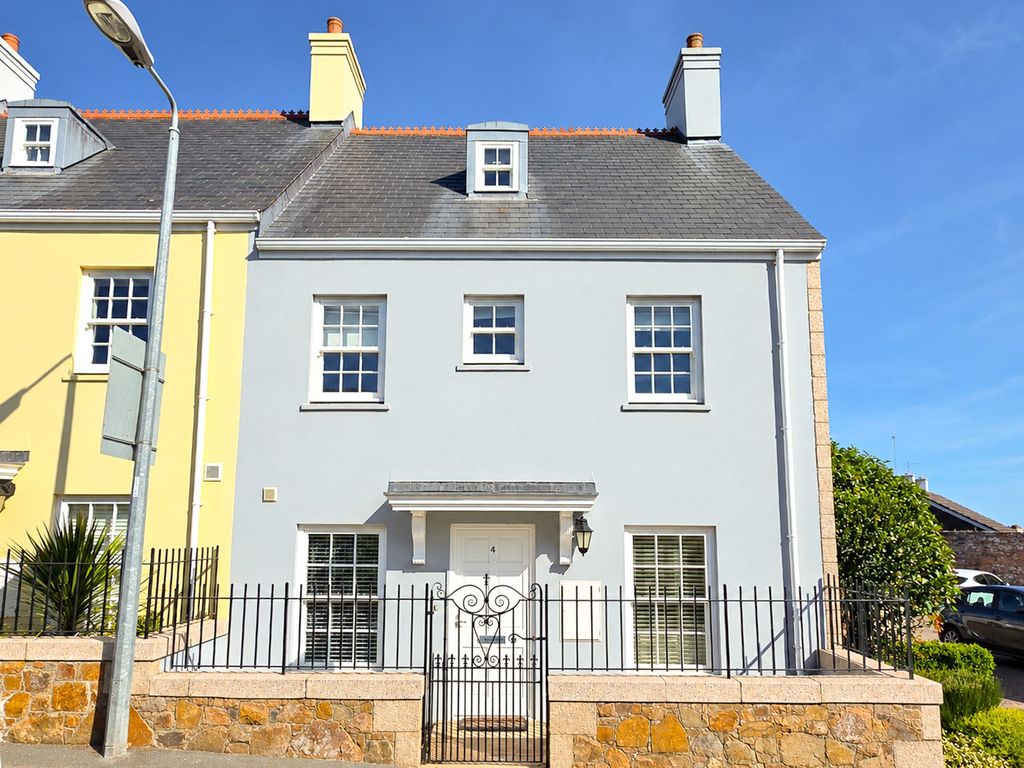 Property photo 1 of 31