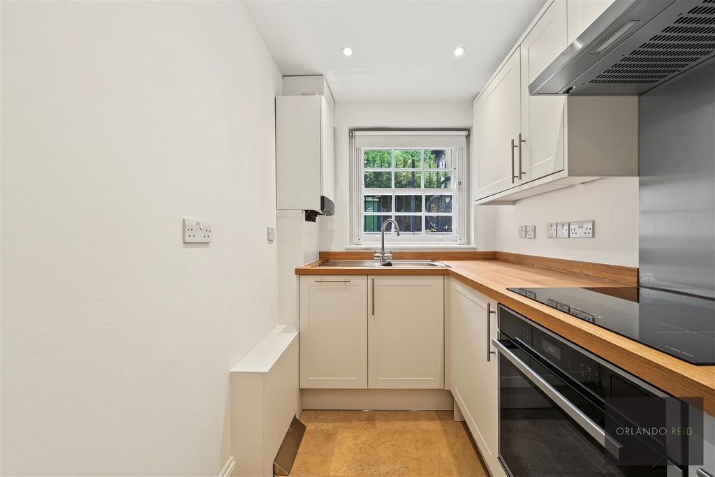 Property photo 3 of 12 Flat A, Cadmus House Sw4 7Xa-4.Jpg