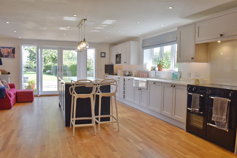 Property photo 2 of 21 Dining Kitchen