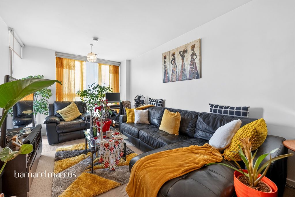 Property photo 3 of 12