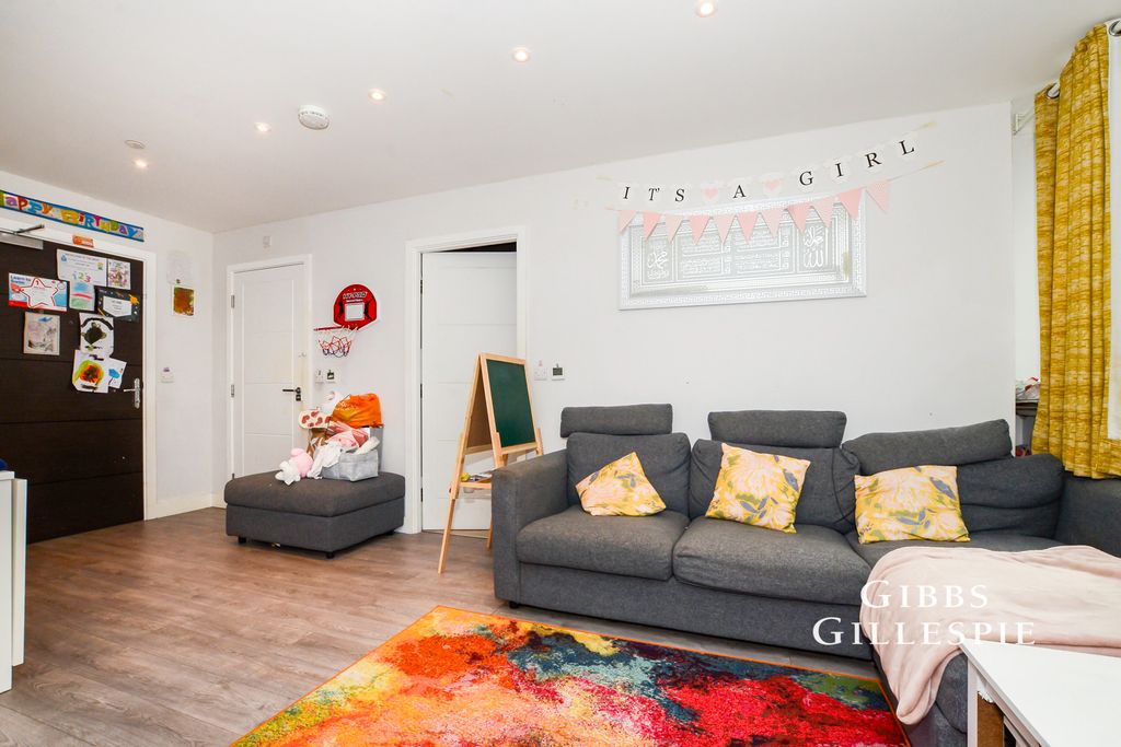 Property photo 3 of 9 Photo