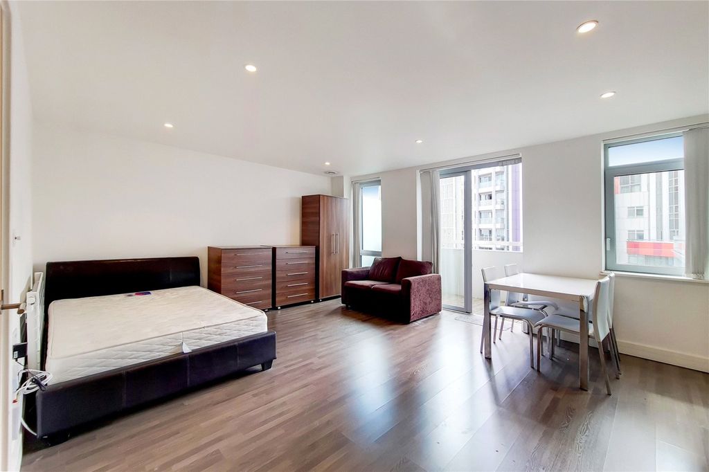 Property photo 2 of 12 Picture No. 17