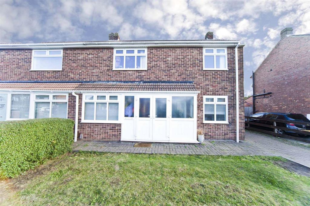 Property photo 2 of 20