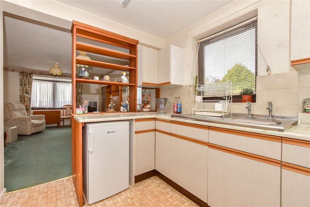 Property photo 2 of 10 Kitchen