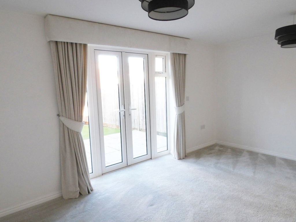 Property photo 3 of 21 Lounge