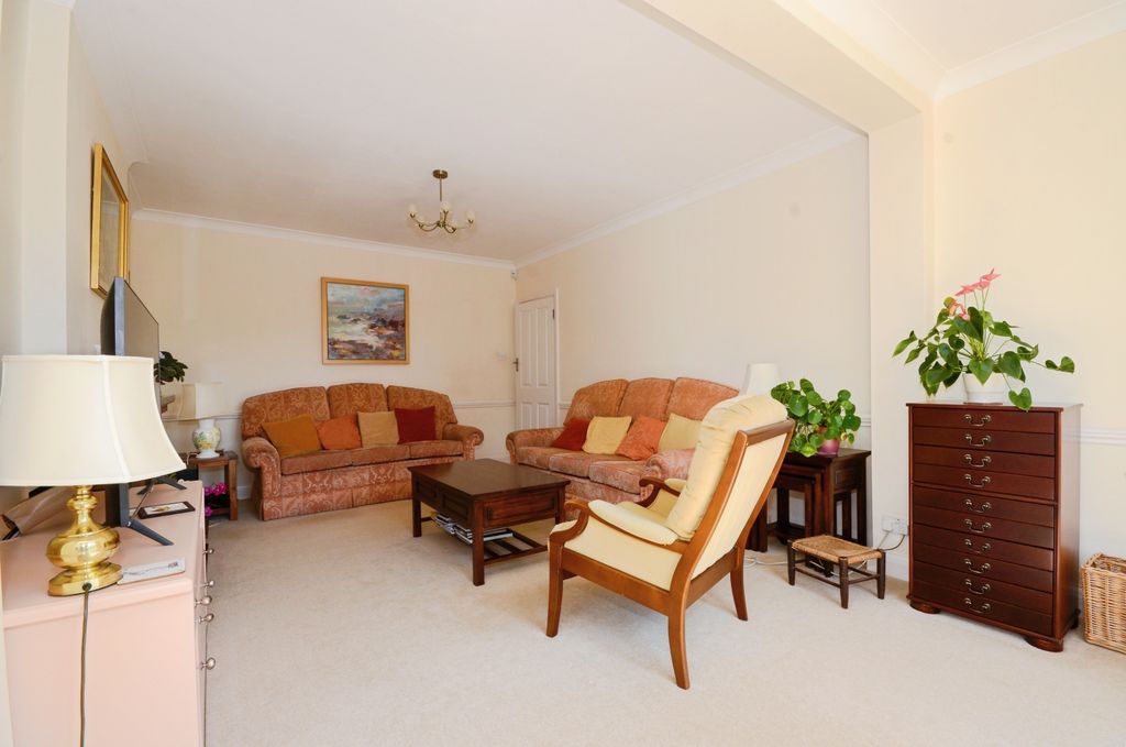 Property photo 3 of 18