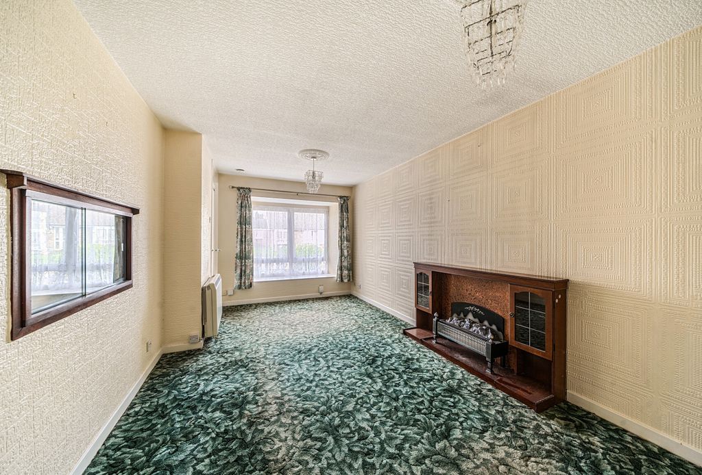 Property photo 3 of 12 1375601-8-6914708...