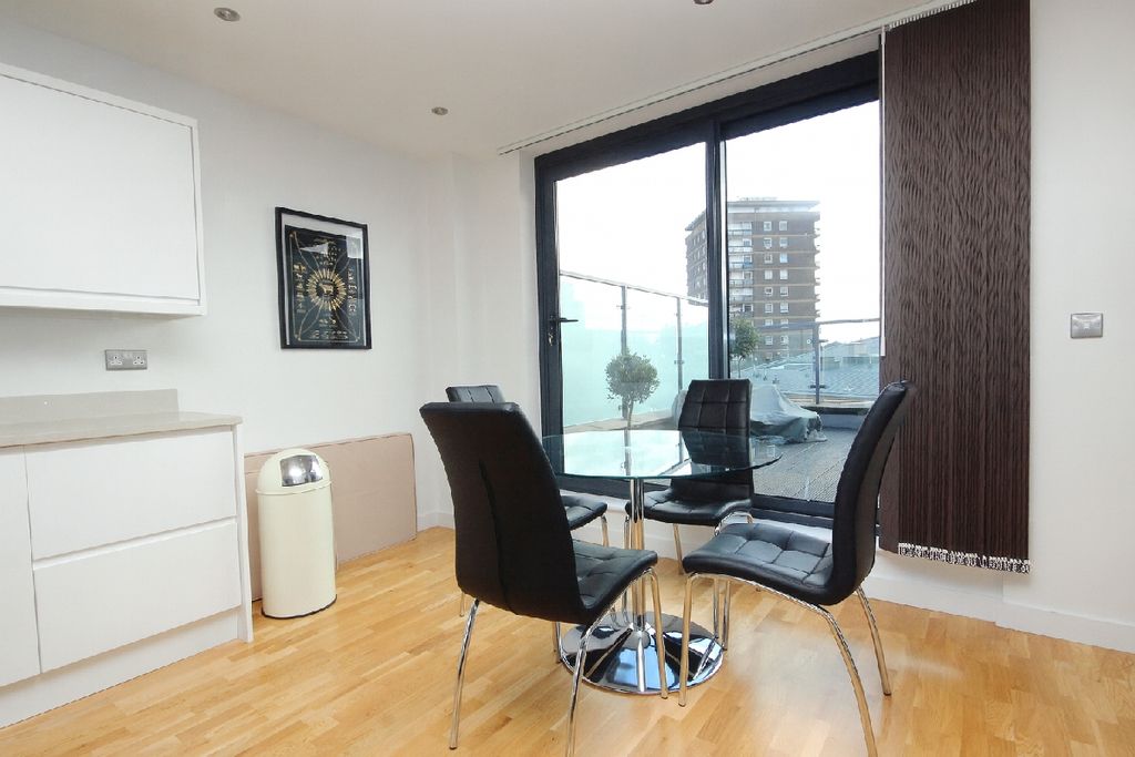 Property photo 3 of 10 Photo 2