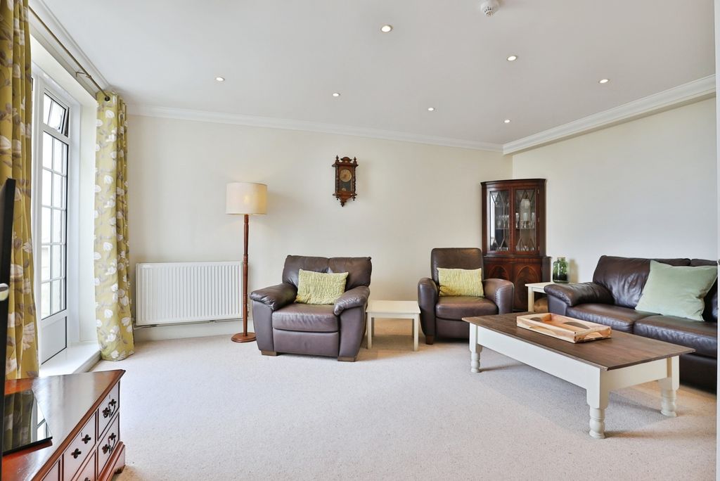 Property photo 3 of 20 Pbox-Img.Jpg