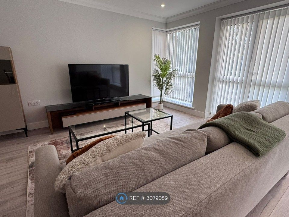 Property photo 1 of 9 Living Room