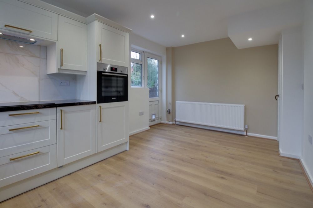 Property photo 2 of 11 Dining Kitchen