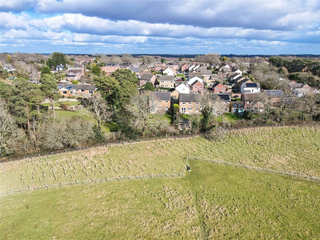 Property photo 2 of 32 Picture No. 03