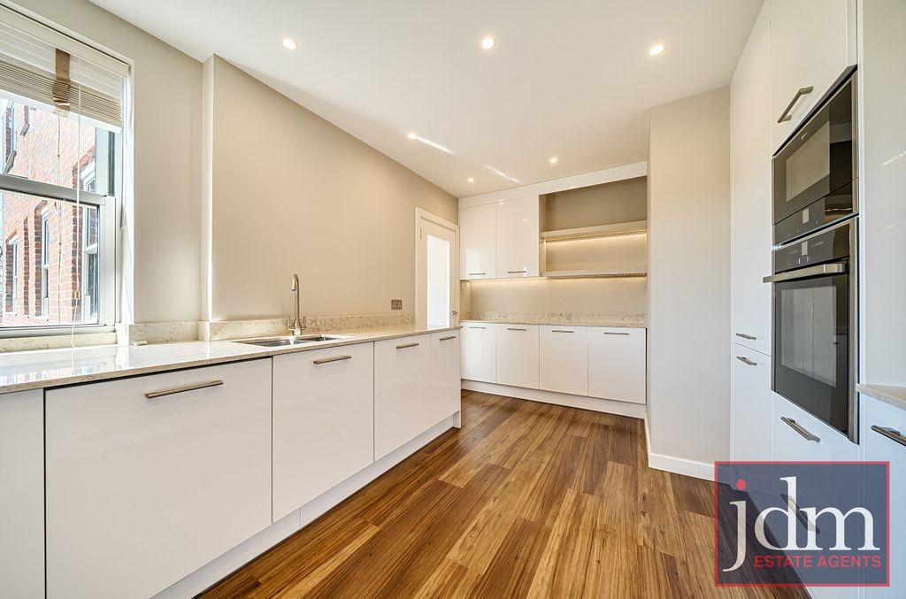 Property photo 3 of 8 13E2E133-5413-4Cf...