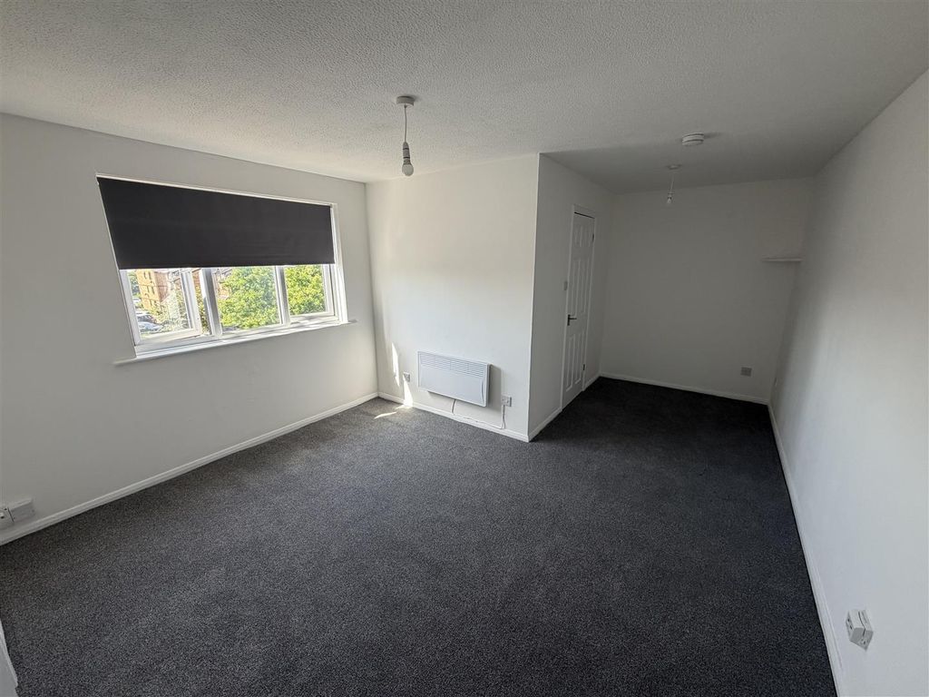 Property photo 3 of 8 Living Room