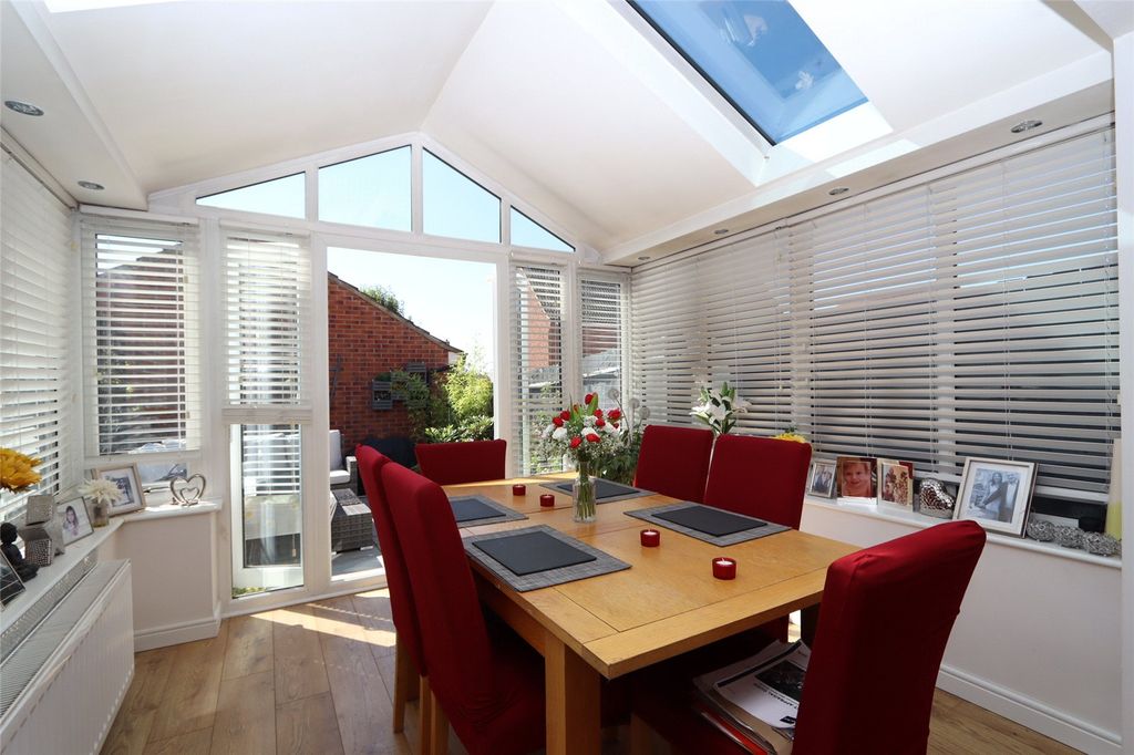 Property photo 3 of 13 Conservatory