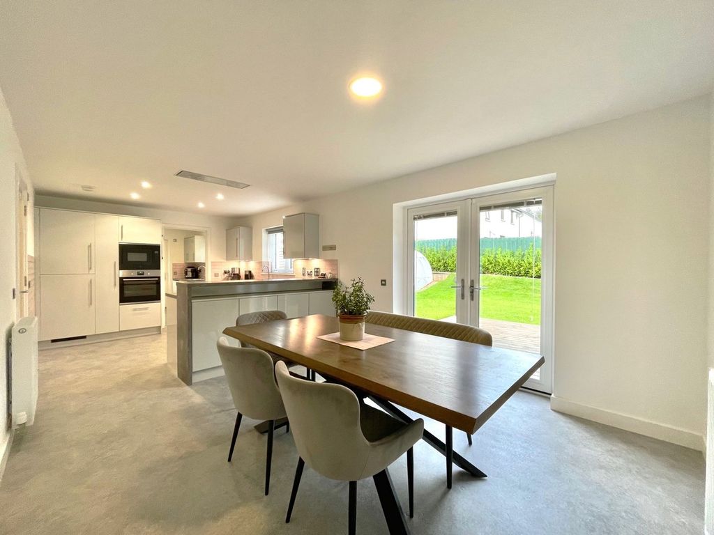 Property photo 3 of 34