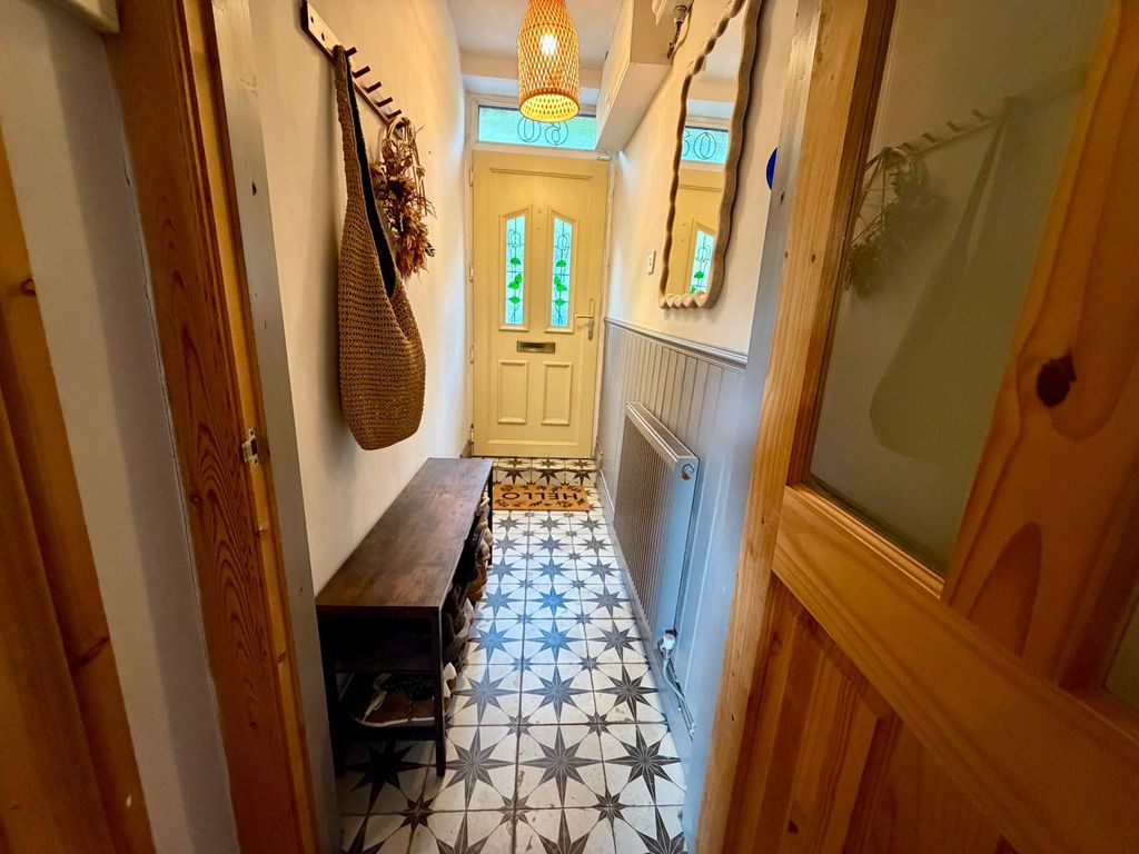 Property photo 2 of 28
