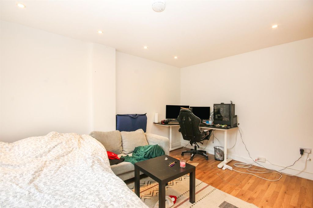 Property photo 3 of 6 3