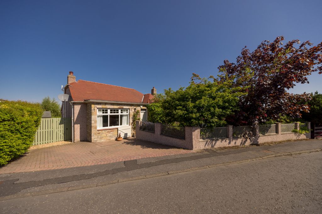 Property photo 1 of 30 17 Hailes Park, Edinburgh, Eh13 0Ng