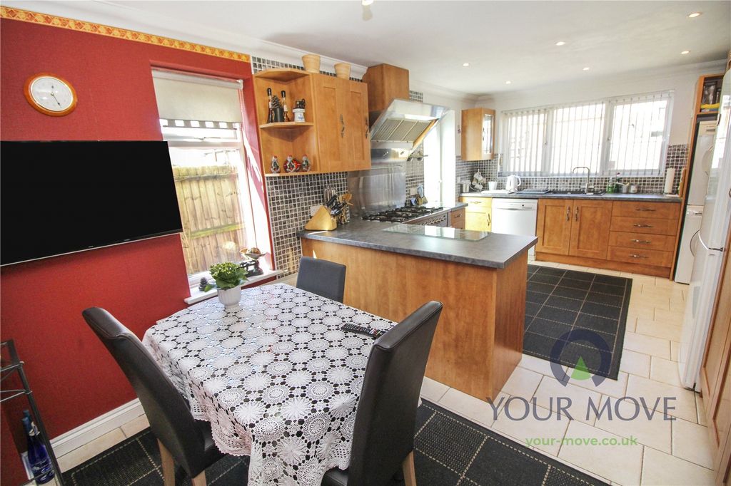 Property photo 3 of 26 Kitchen/Breakfast Rm