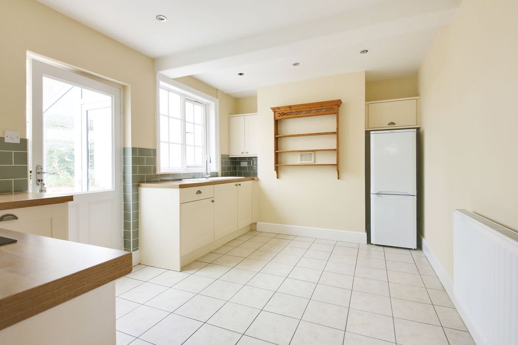 Property photo 1 of 17 Kitchen