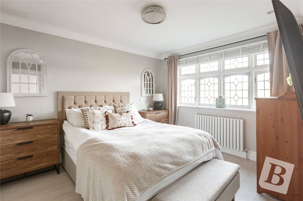 Property photo 3 of 18 Bedroom